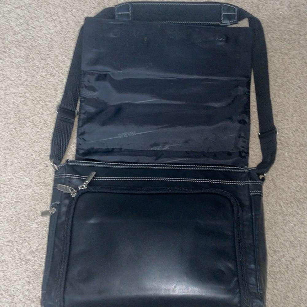 KENNETH COLE LAPTOP BAG - Picture 3 of 8